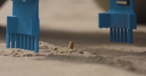 Il sistema di pinze a pettine del robot spazzino BeachBot