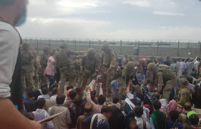 militari all'aeroporto di kabul